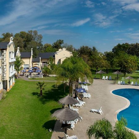 Howard Johnson Pilar Resort Spa & Convention Center Екстериор снимка