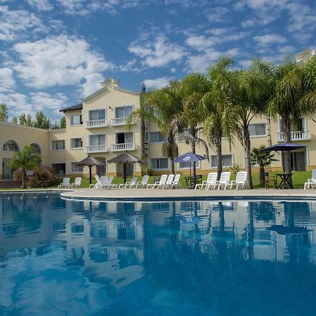 Howard Johnson Pilar Resort Spa & Convention Center Екстериор снимка
