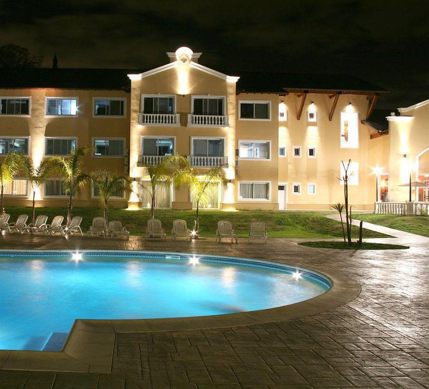 Howard Johnson Pilar Resort Spa & Convention Center Екстериор снимка