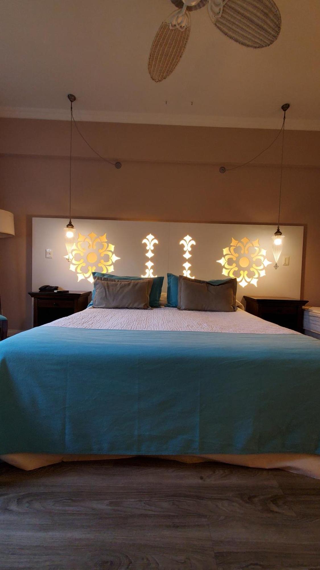 Howard Johnson Pilar Resort Spa & Convention Center Екстериор снимка
