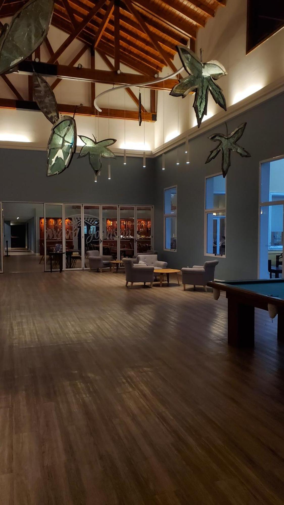 Howard Johnson Pilar Resort Spa & Convention Center Екстериор снимка