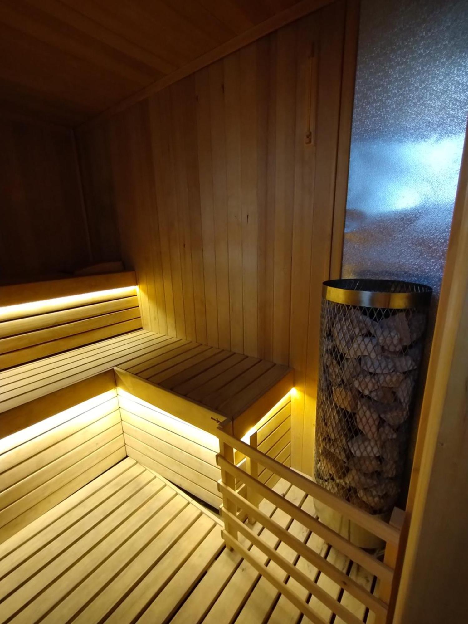 Howard Johnson Pilar Resort Spa & Convention Center Екстериор снимка