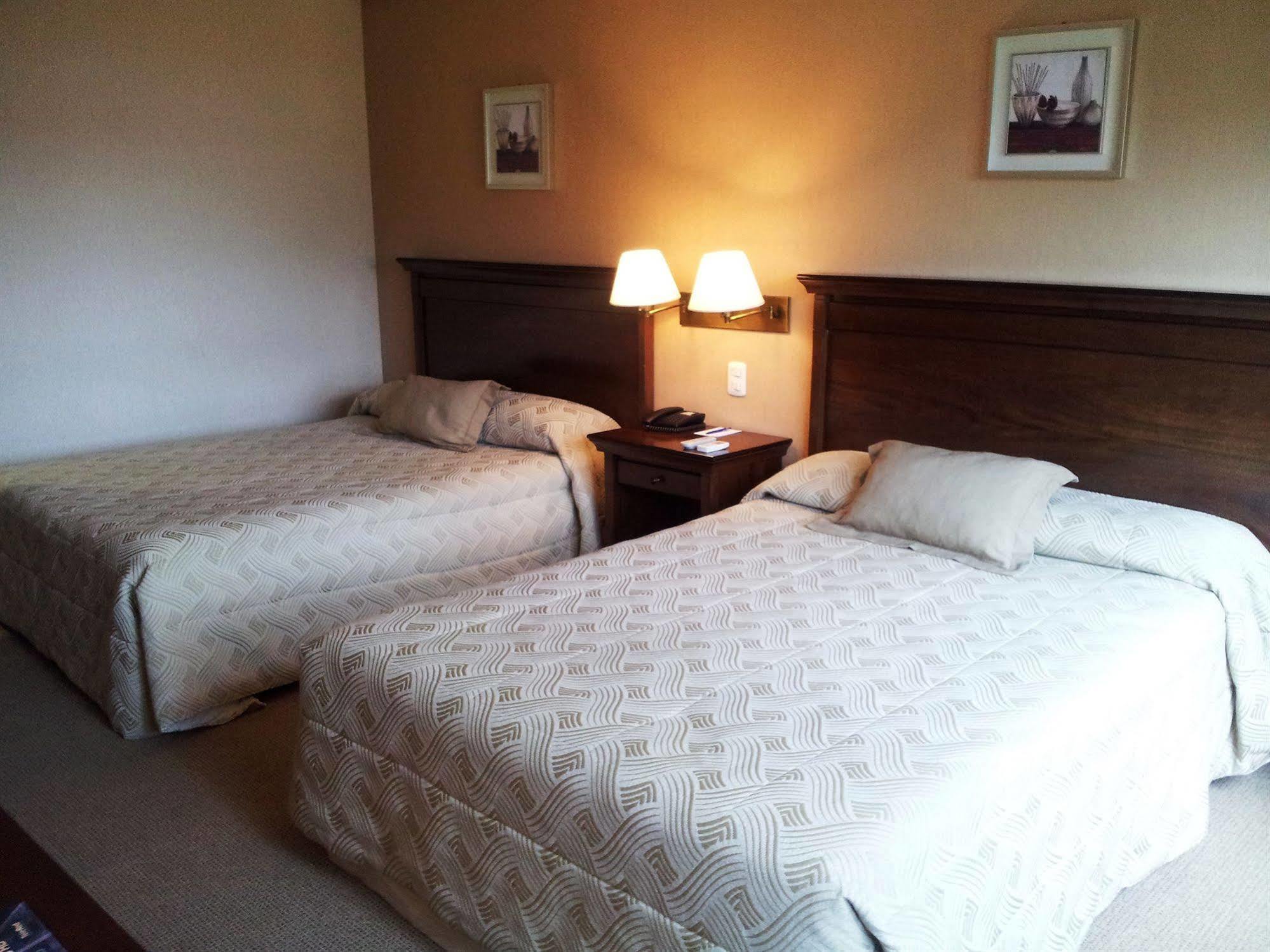 Howard Johnson Pilar Resort Spa & Convention Center Екстериор снимка