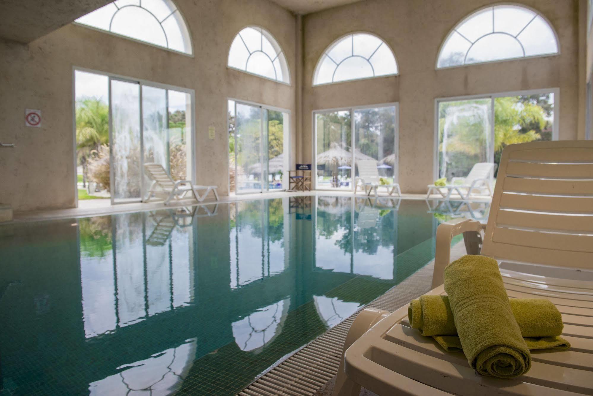 Howard Johnson Pilar Resort Spa & Convention Center Екстериор снимка
