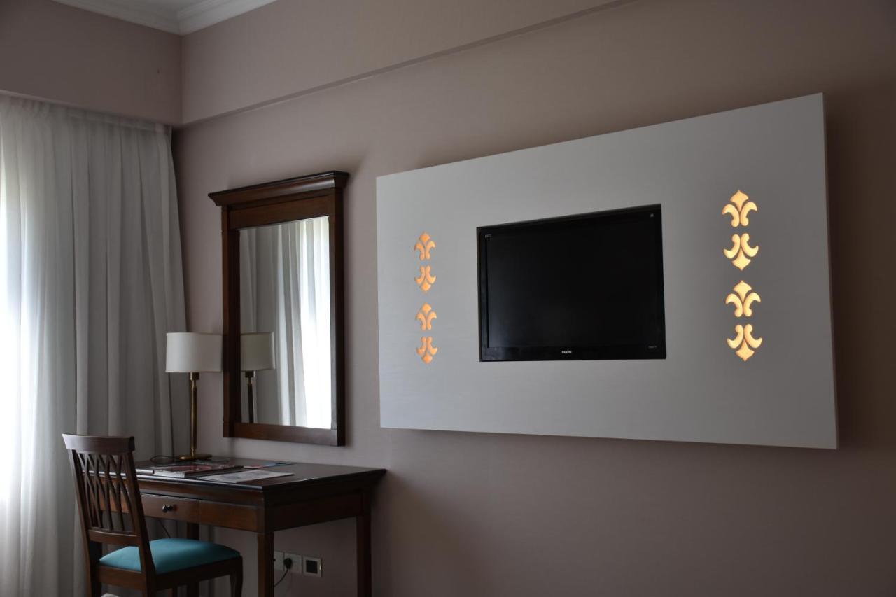 Howard Johnson Pilar Resort Spa & Convention Center Екстериор снимка