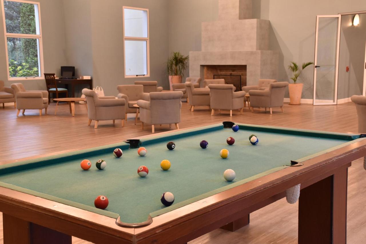 Howard Johnson Pilar Resort Spa & Convention Center Екстериор снимка