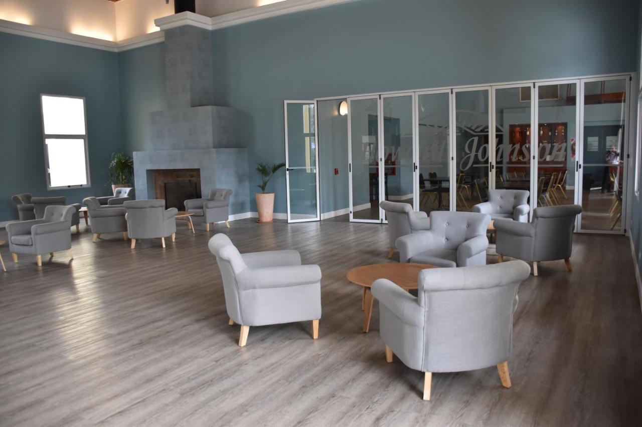 Howard Johnson Pilar Resort Spa & Convention Center Екстериор снимка